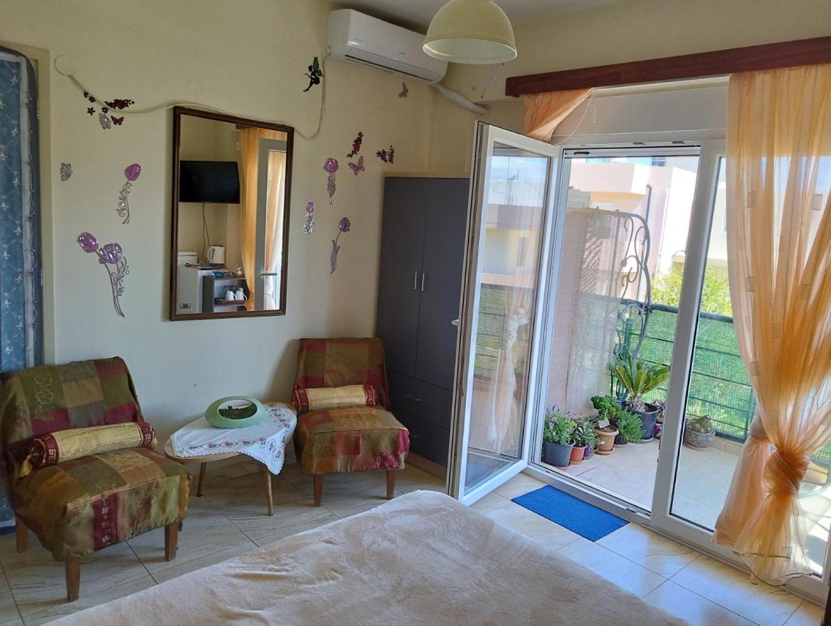 Mom'S Cozy Corner Hotel Heraklion  Exterior photo